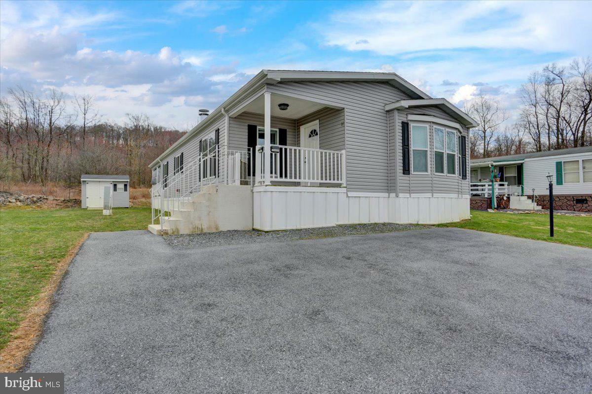 Property Photo:  16 Mountain View Lane  PA 19510 