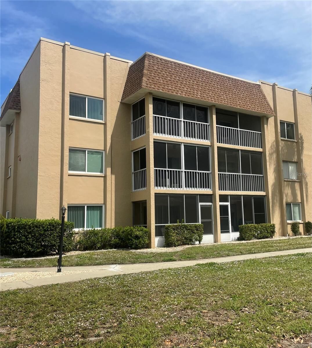 Property Photo: 1310 Glen Oaks Drive E 182E FL 34232