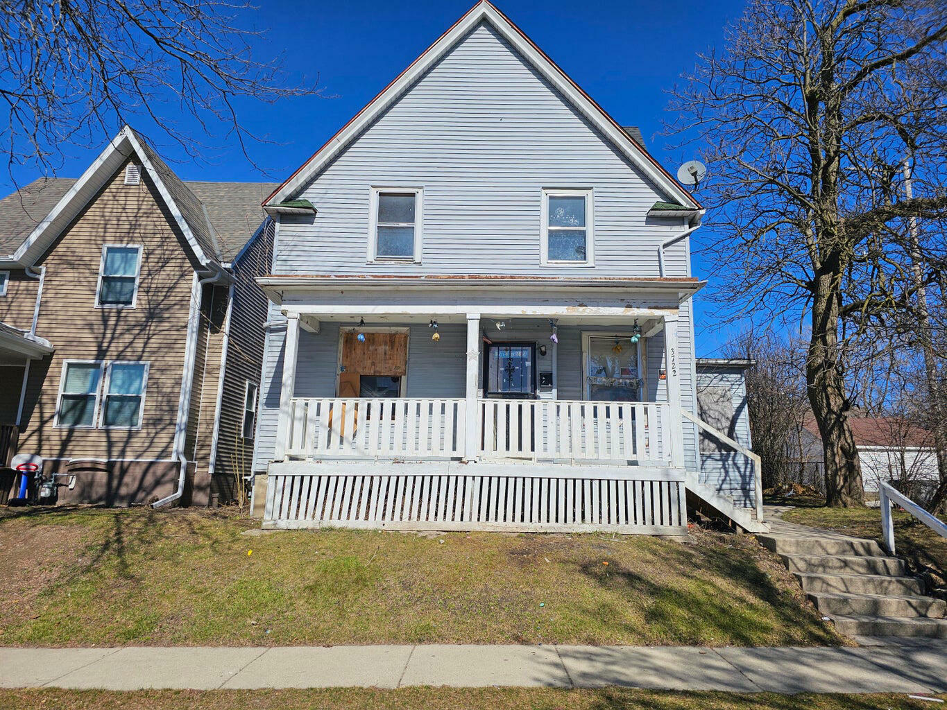 Property Photo: 3722 W Brown St WI 53208