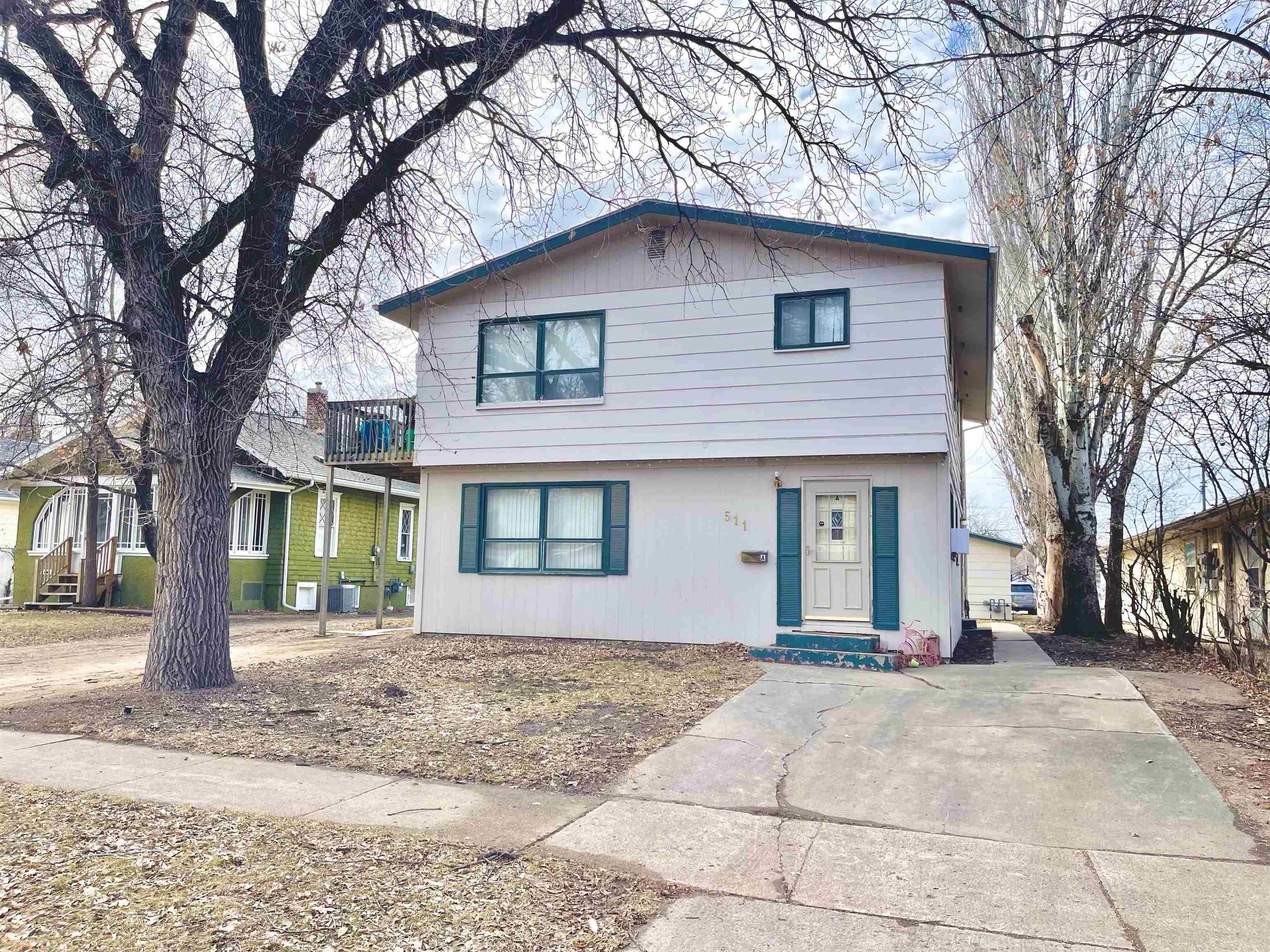 Property Photo:  511 NE 1st St  ND 58703 