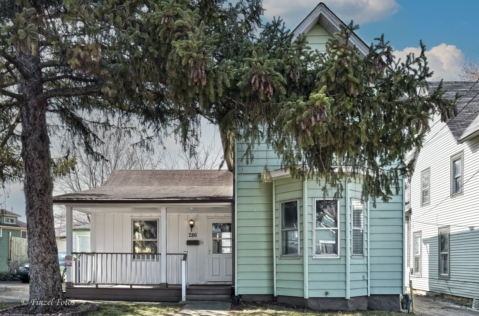 Property Photo:  286 Villa Street  IL 60120 