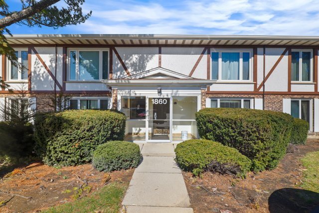 Property Photo: 1860 W Surrey Park Lane 1D IL 60005