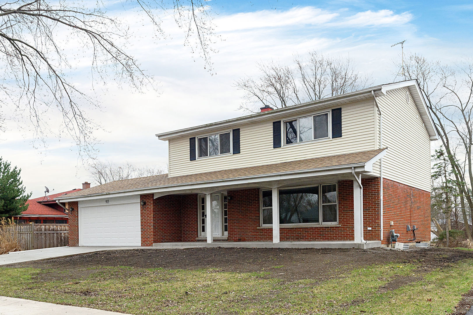 Property Photo: 913 E Zinnia Lane IL 60074