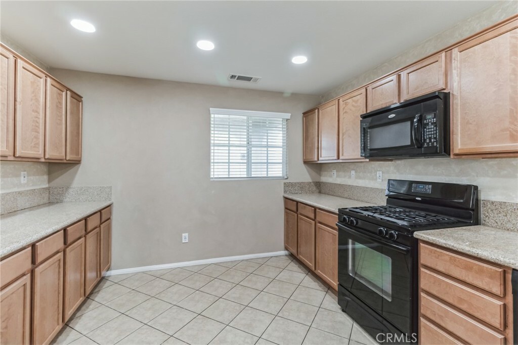 Property Photo:  43512 Harbor Street  CA 93536 