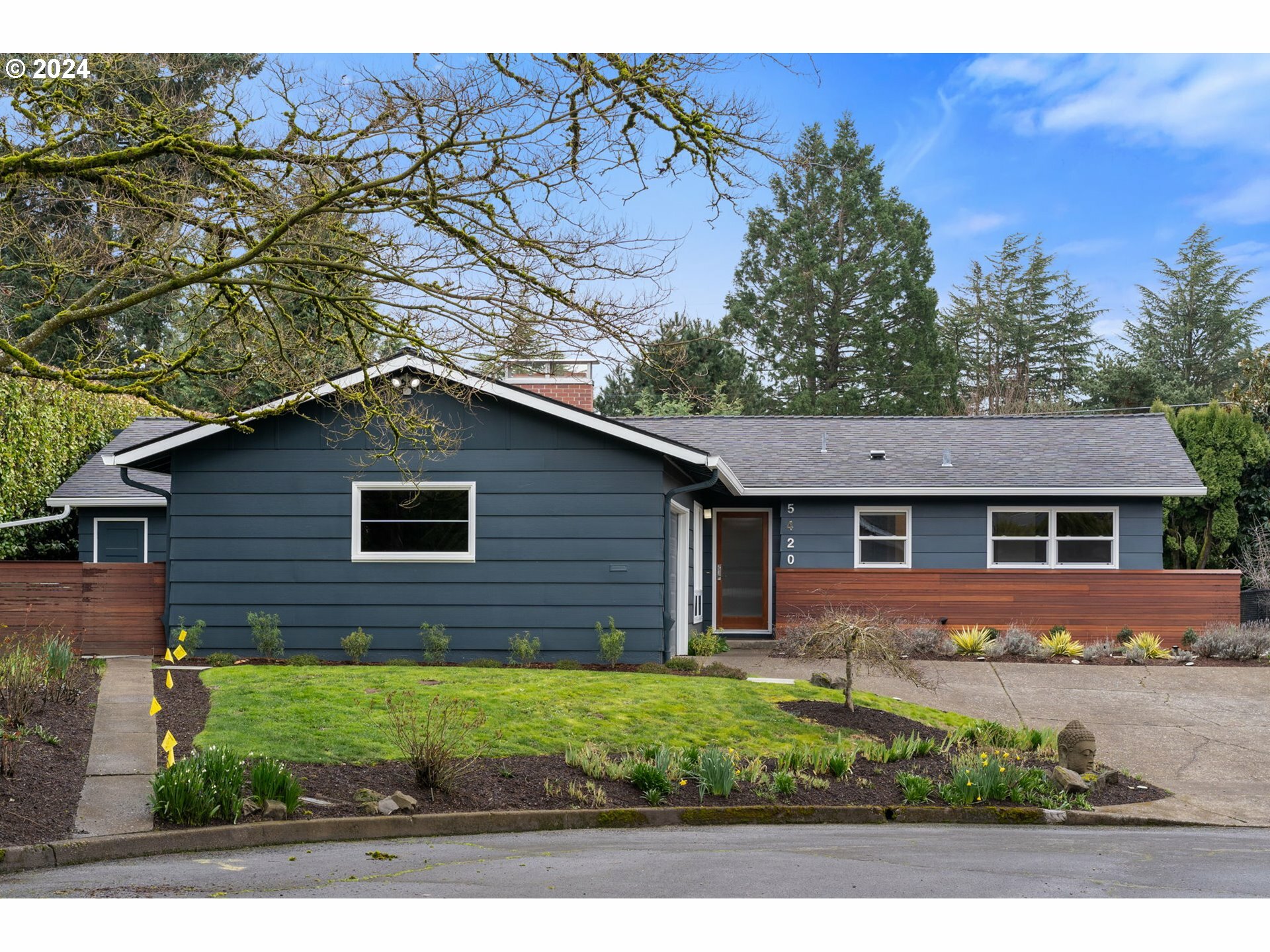 5420 SW Doschdale Ct  Portland OR 97239 photo