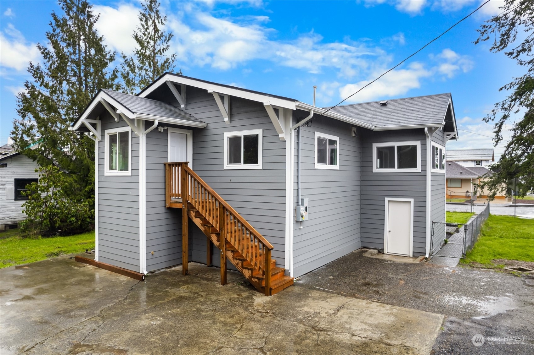 Property Photo:  1420 Cherry Street  WA 98520 