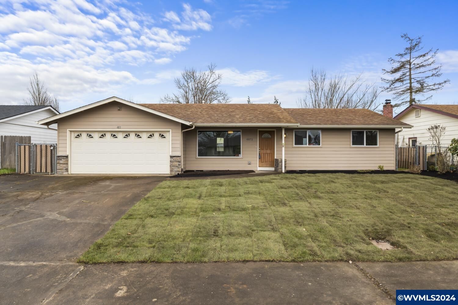 Property Photo: 4872 Regal St NE OR 97301-3173
