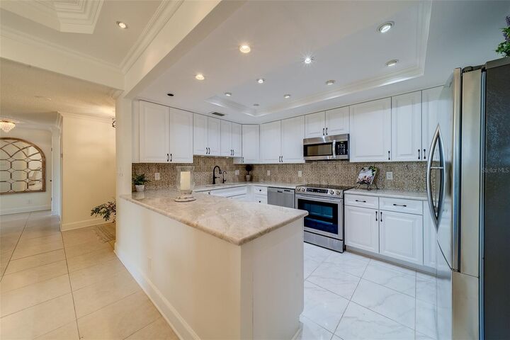 Property Photo:  8 Belleview Boulevard 605  FL 33756