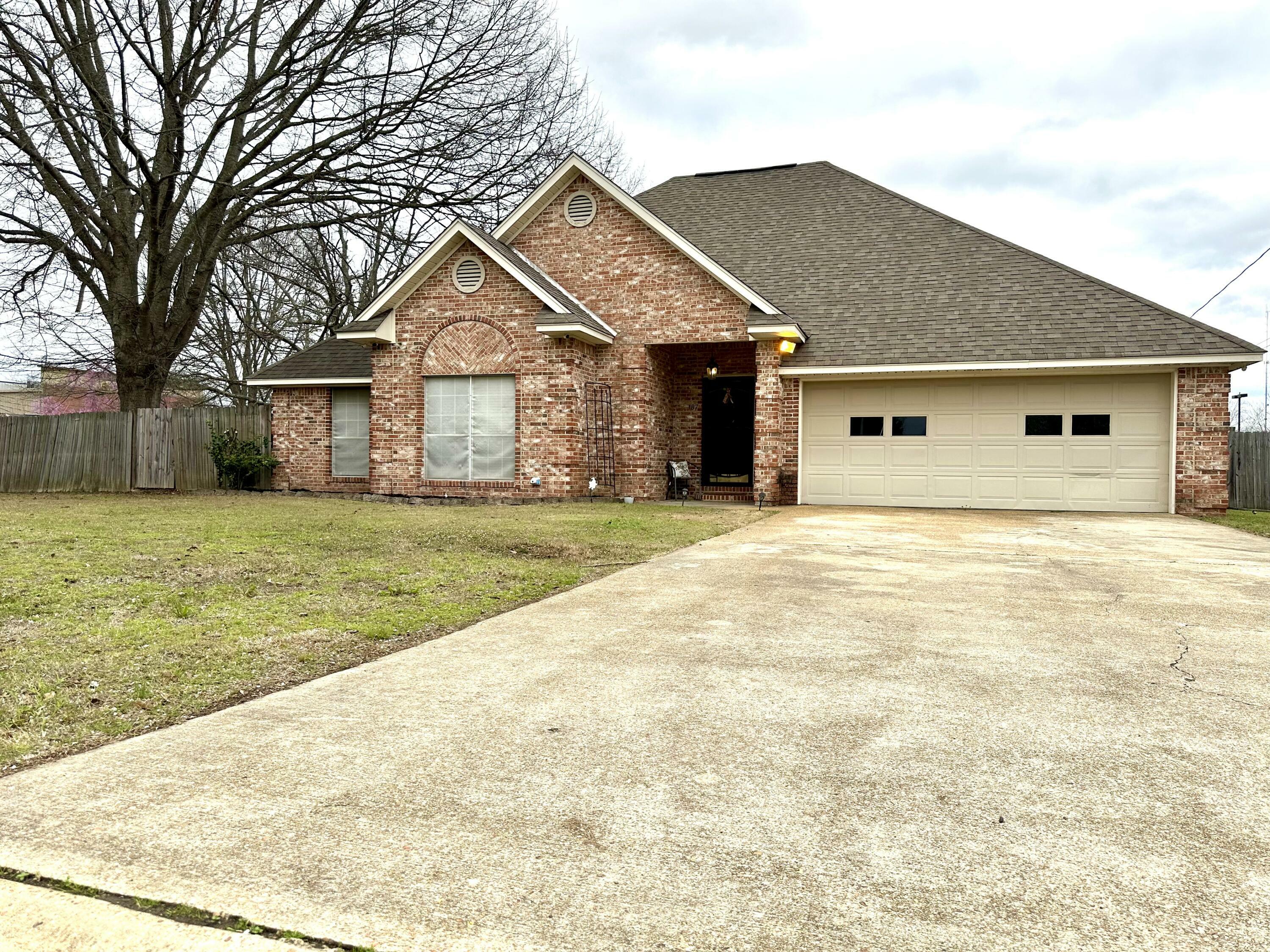 Property Photo:  187 Westwood Circle  MS 38866 