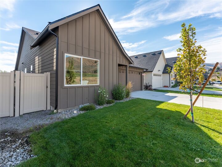 Property Photo:  215  Sienna Road  WA 98801 