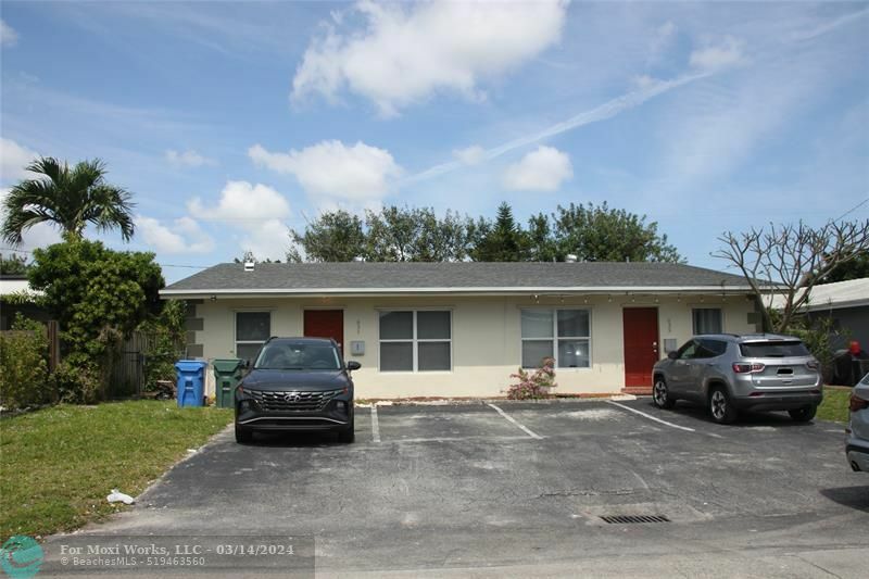 Property Photo:  631 NE 46th Ct  FL 33334 