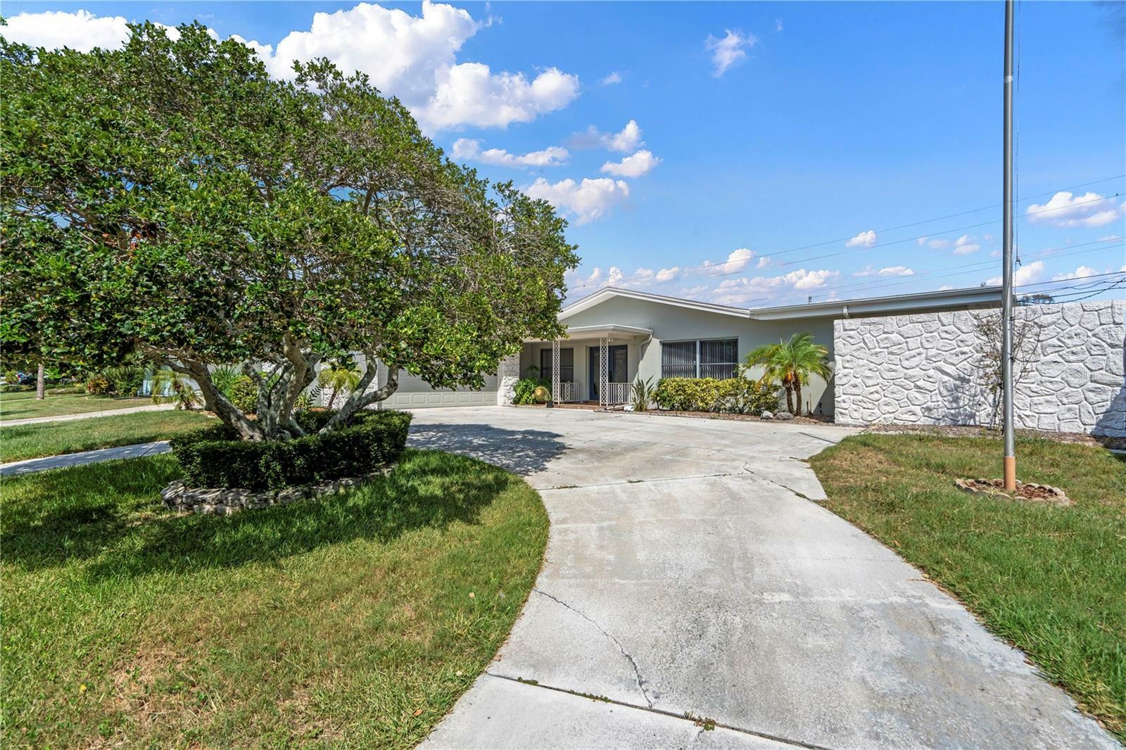 Property Photo:  9519 Commodore Drive  FL 33776 