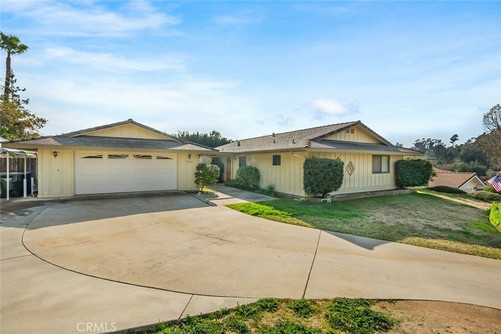 Property Photo:  935 La Buena Vida  CA 92028 