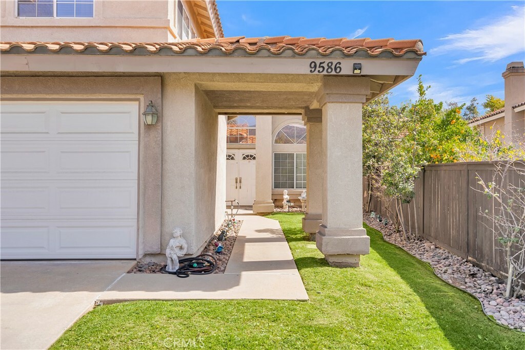 Property Photo:  9586 Shadow Springs Drive  CA 92557 