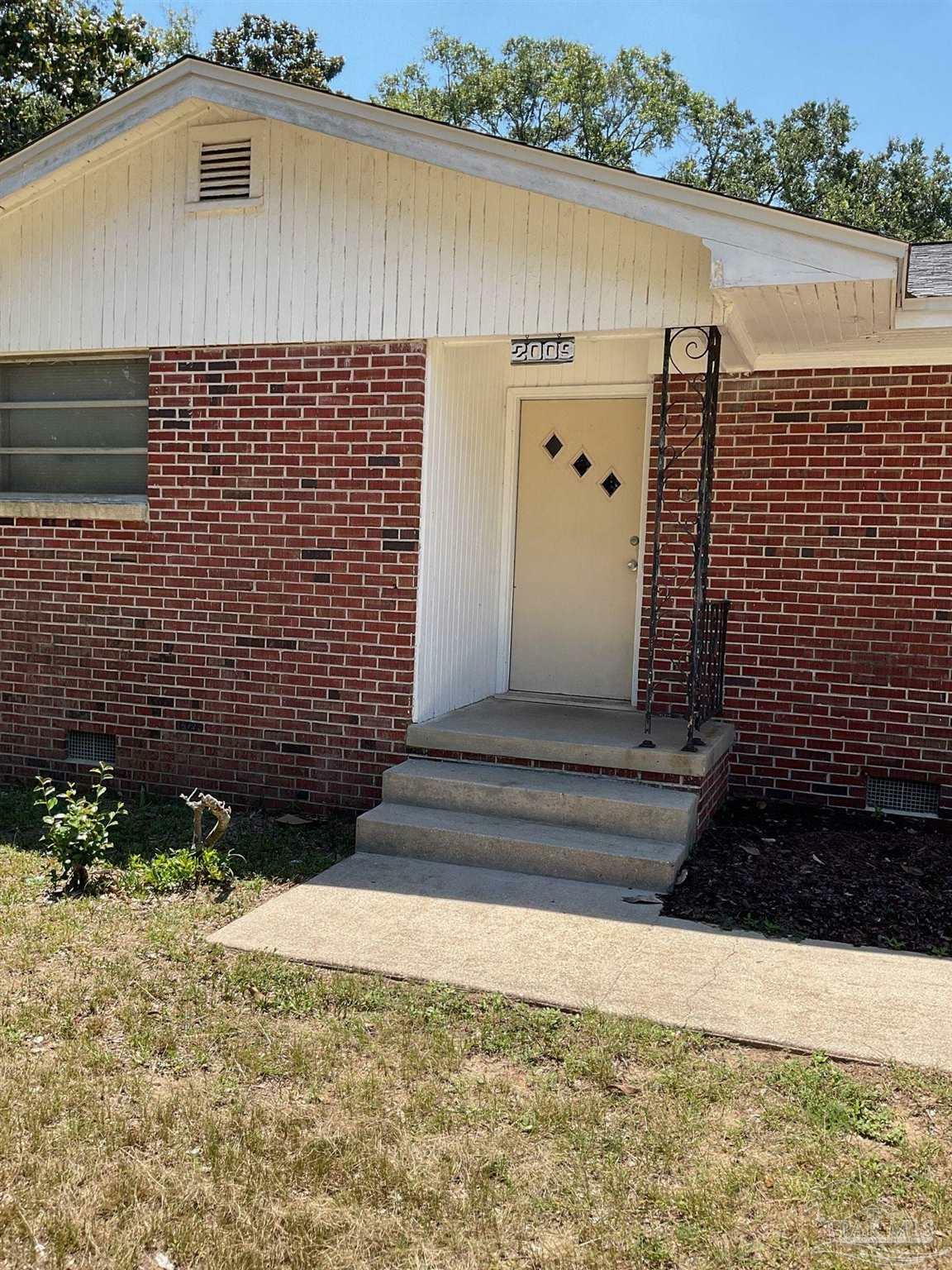 Property Photo: 2009 Peyton Dr FL 32504