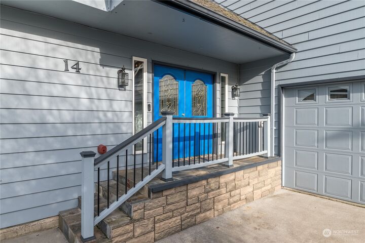 Property Photo:  14 Judith Place  WA 98632 