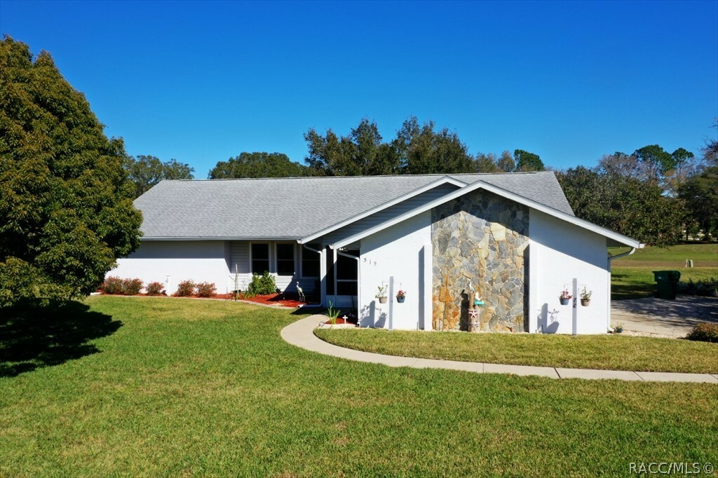 Property Photo:  515 E Falconry Court  FL 34442 