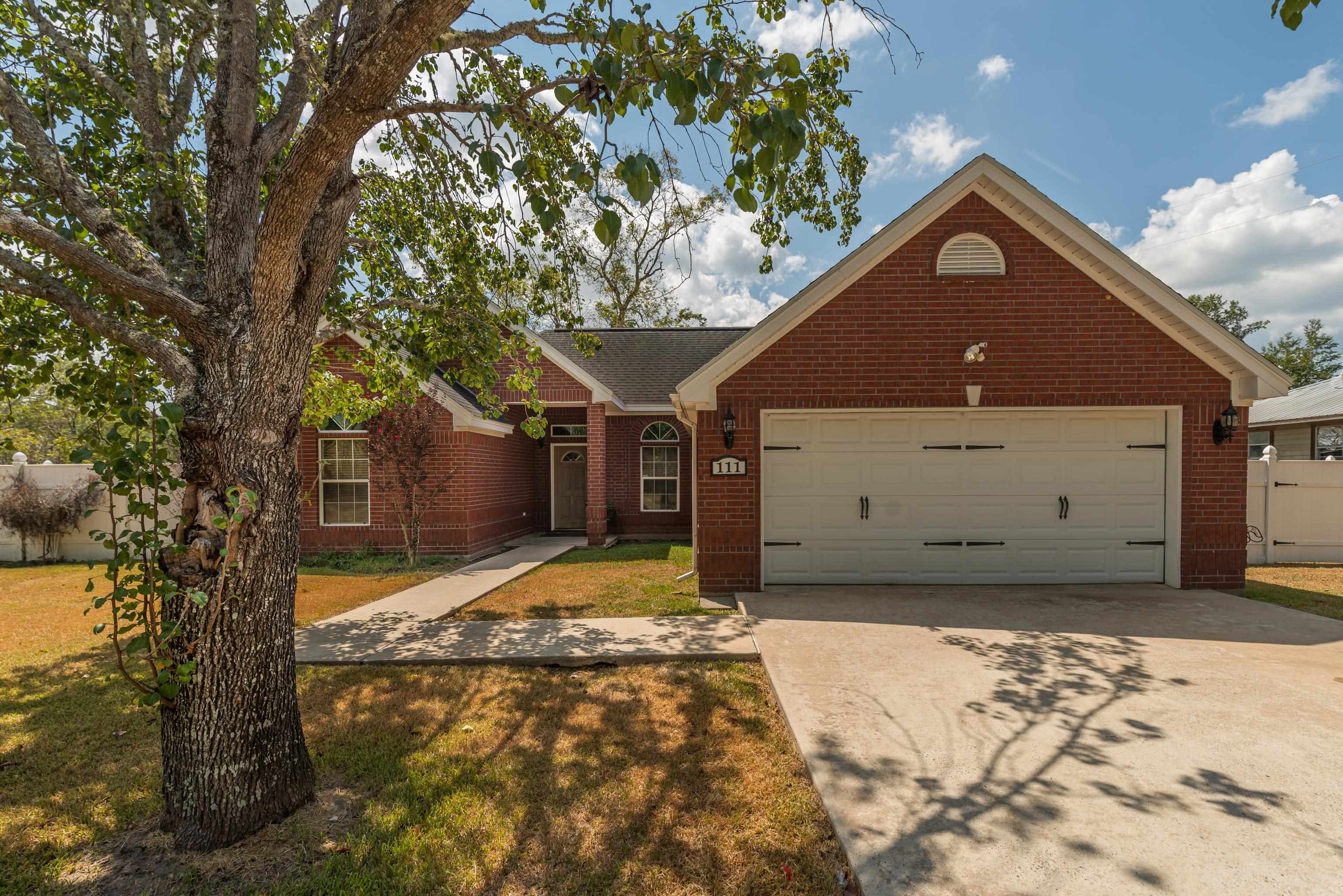 Property Photo:  111 County Road 837  TX 77612 