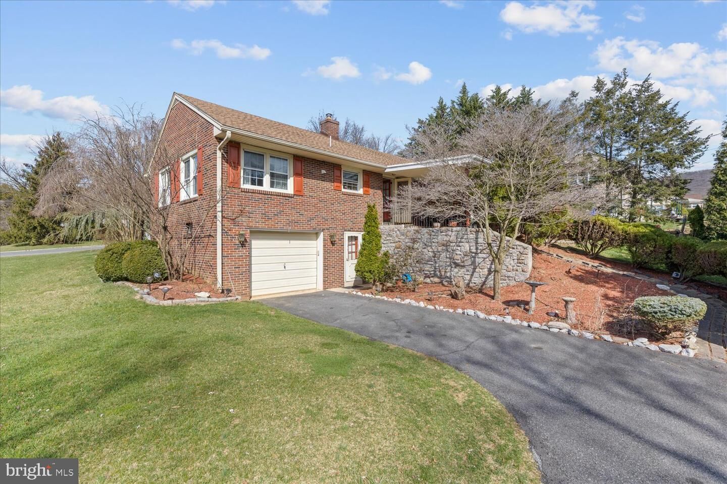Property Photo: 1420 Rockland Street PA 19604