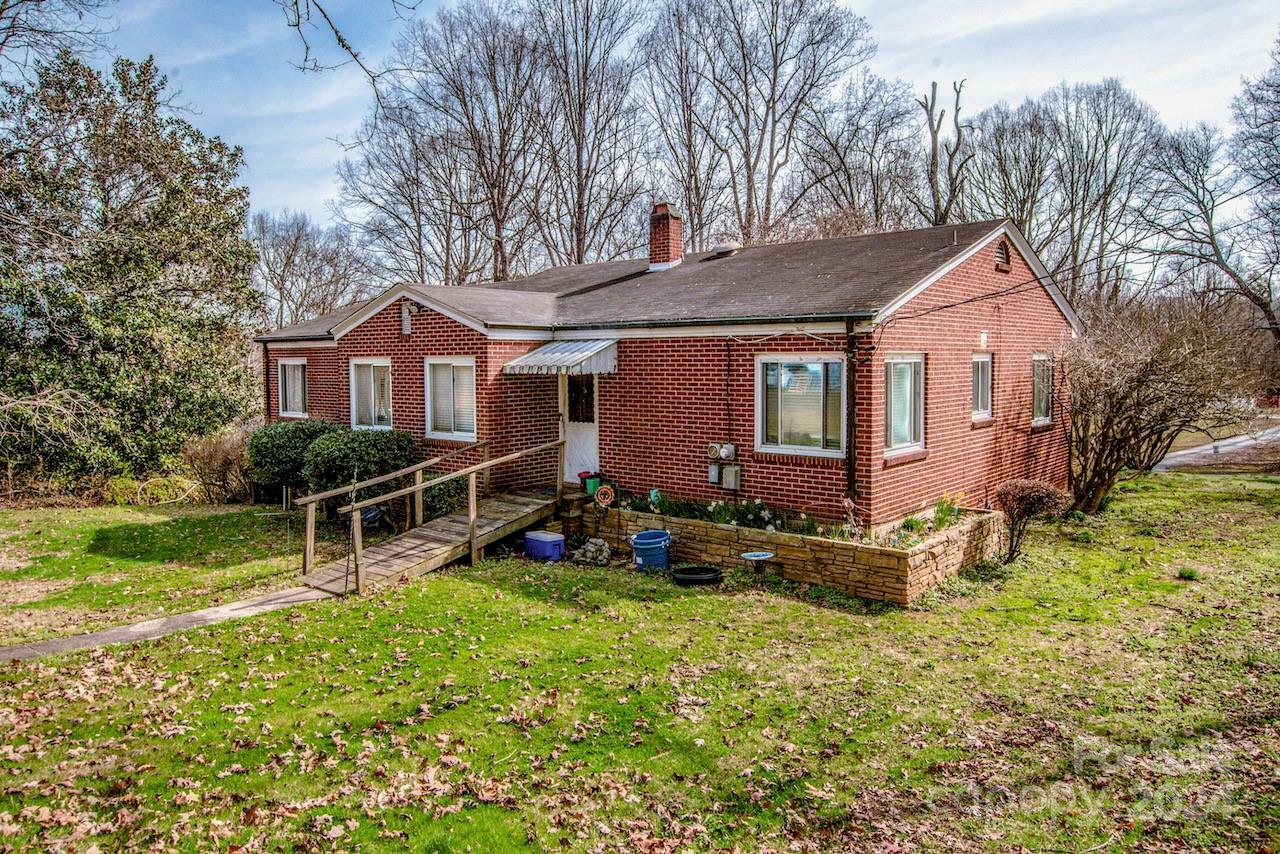 Property Photo: 1095 Mount Ulla Highway NC 28115