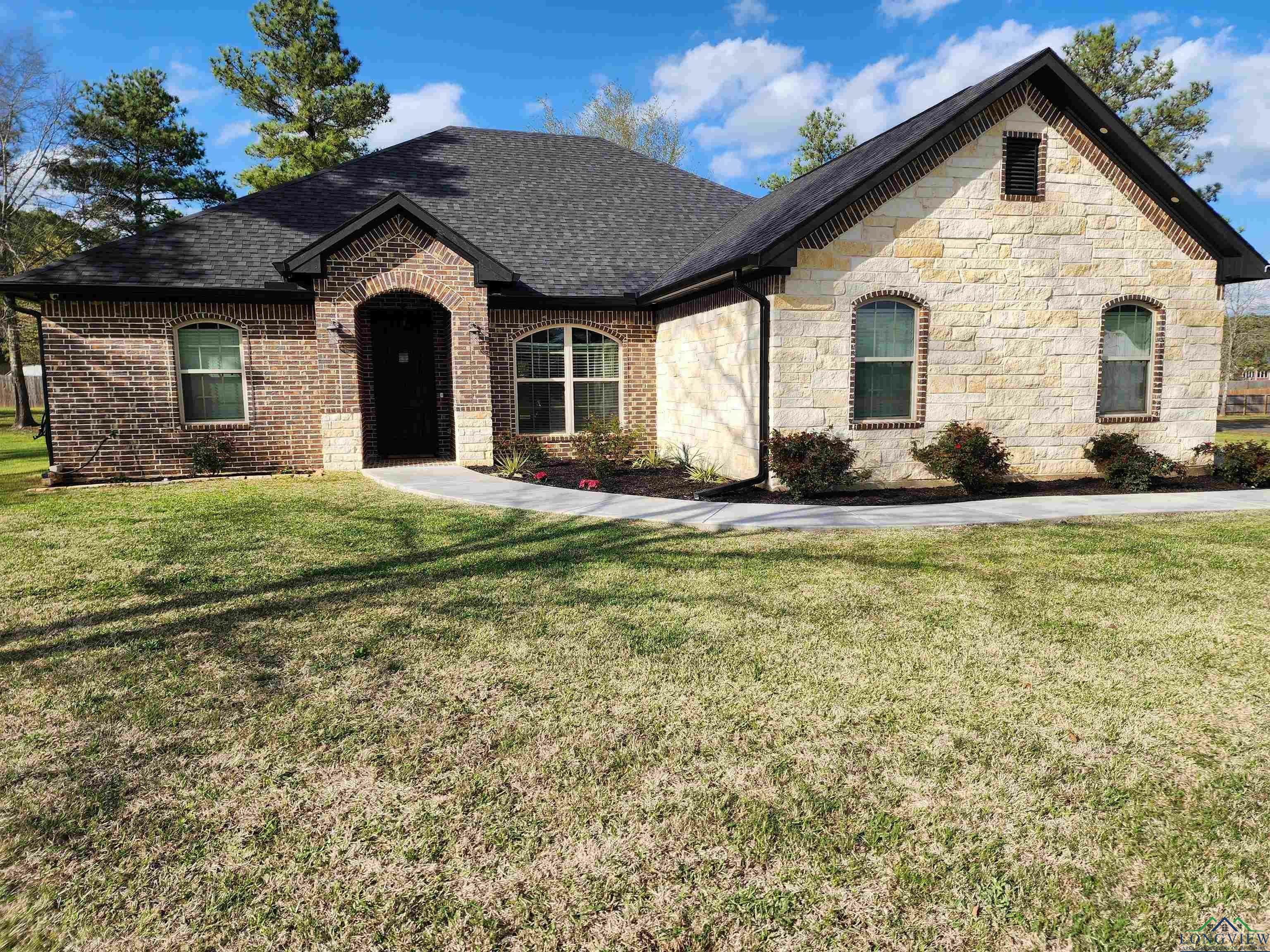 Property Photo:  2813 Queens Way W  TX 75672 