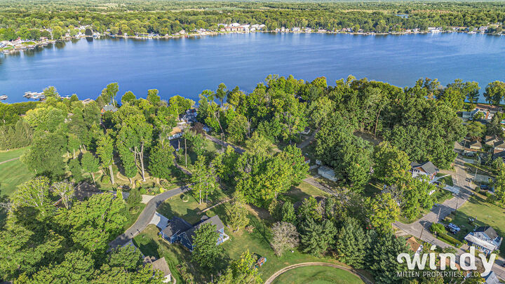 Property Photo: 4869 Knoll Court MI 49098