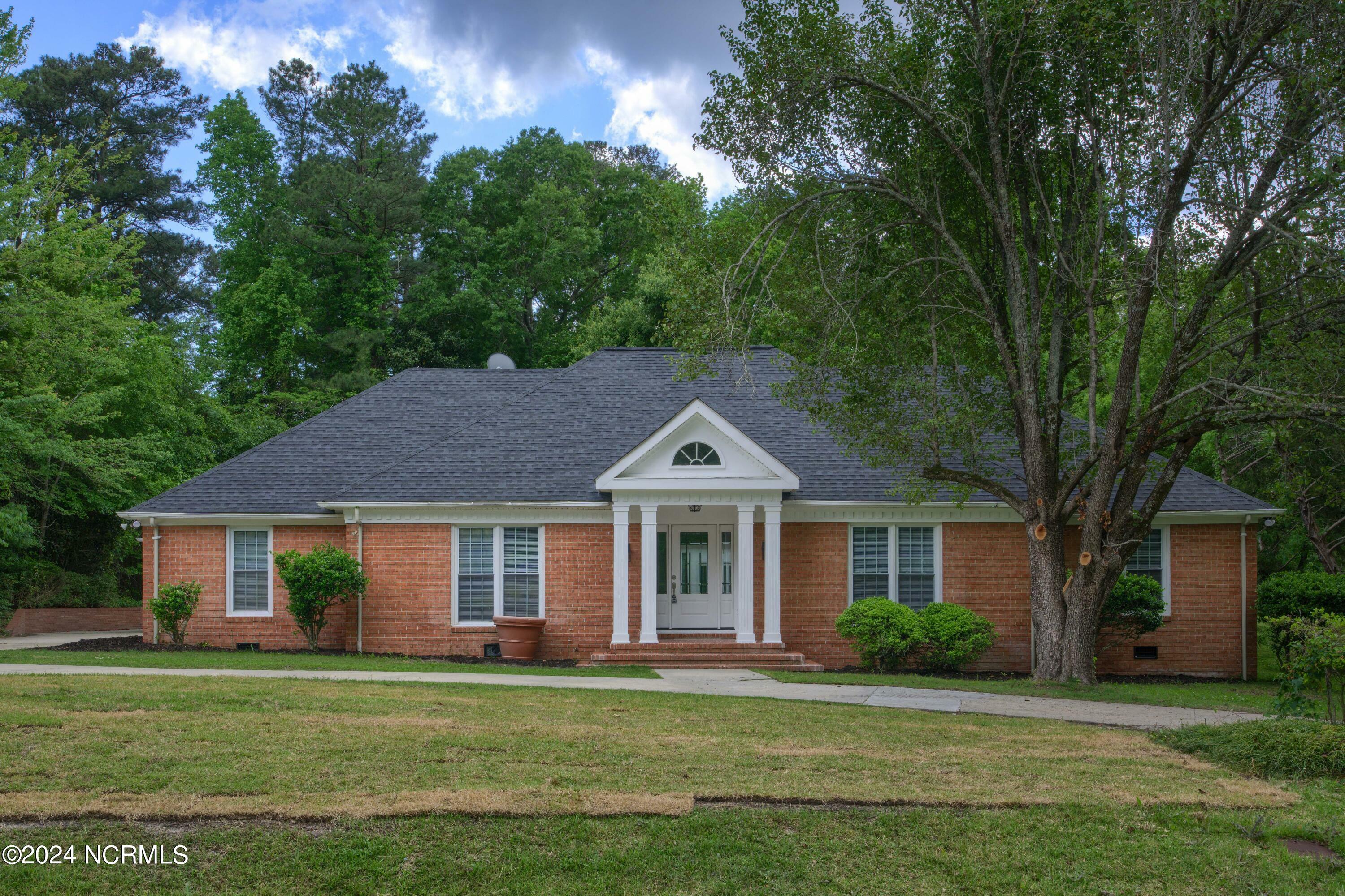 Property Photo:  1211 Greenway Drive  NC 28546 