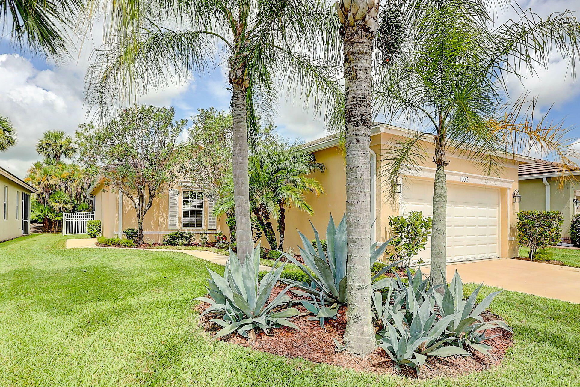 Property Photo:  10015 SW Stonegate Drive  FL 34987 