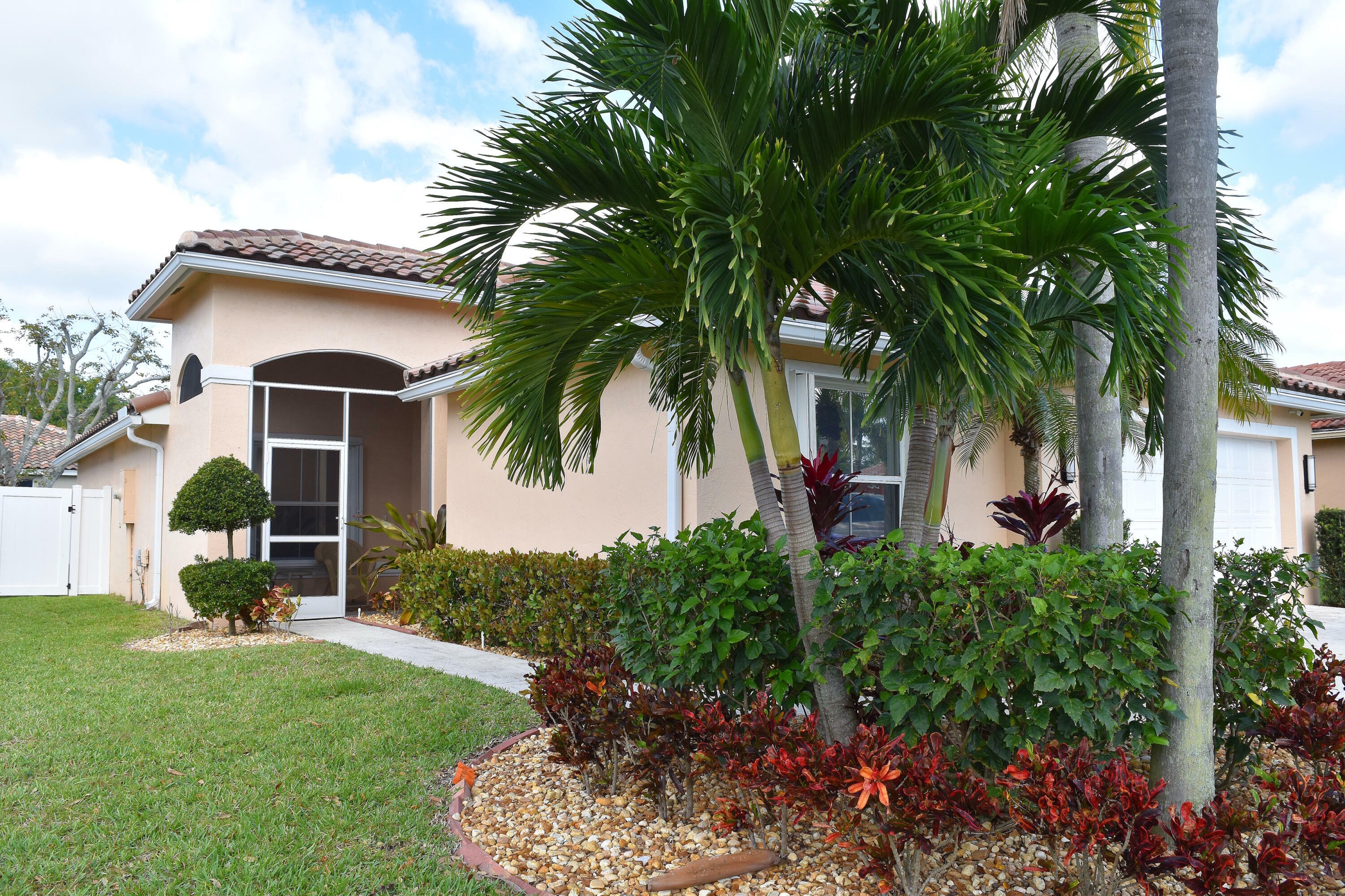 Property Photo:  5997 Las Colinas Circle  FL 33463 