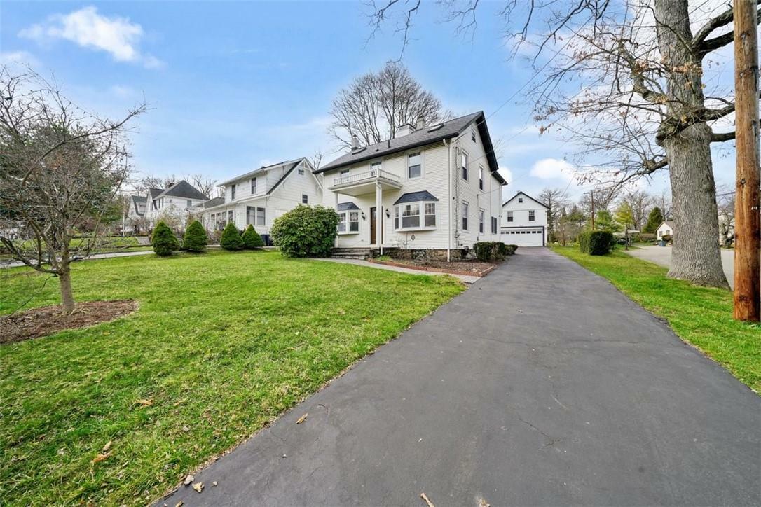 Property Photo:  2 Mid Oaks Street  NY 10950 