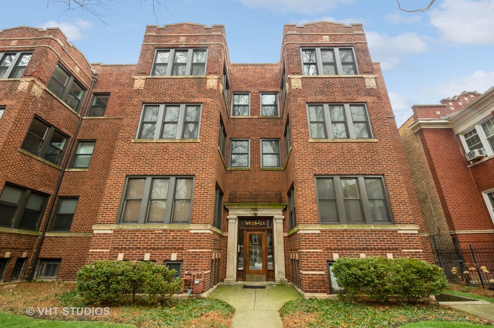 Property Photo: 7723 N Ashland Avenue 1 IL 60626