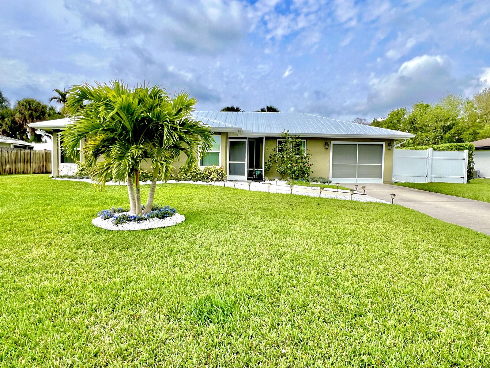 Property Photo:  1682 SE Cascella Court  FL 34952 