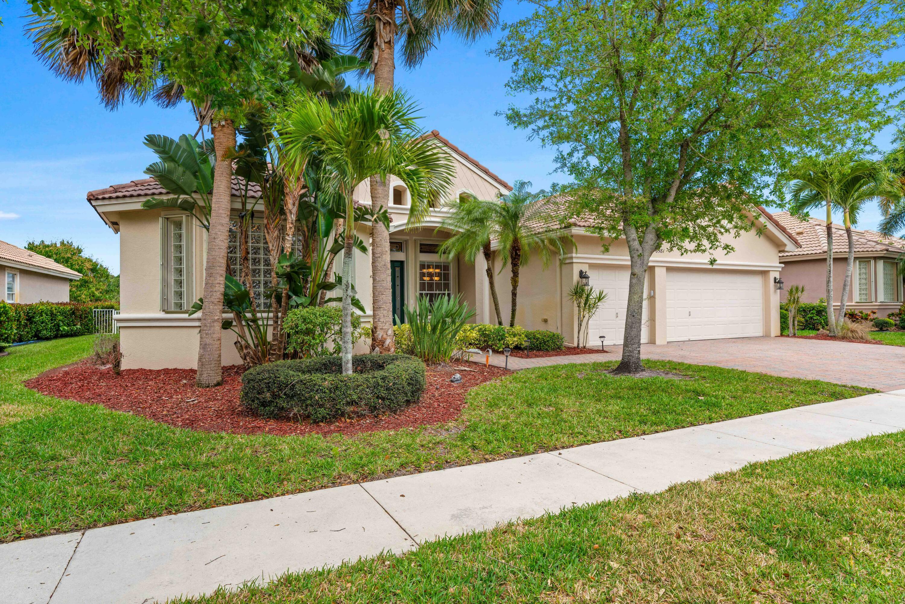 Property Photo:  6981 SE Bay Hill Drive  FL 34997 