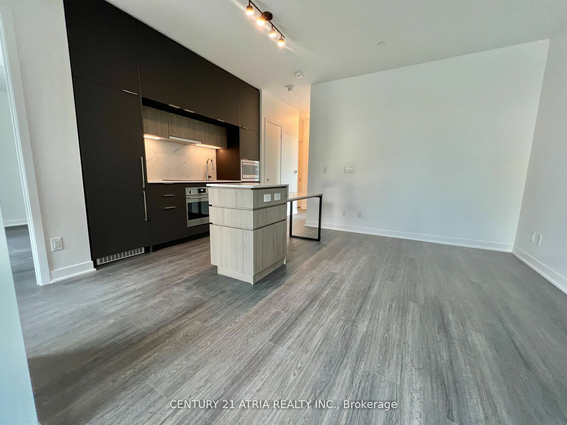Property Photo:  900 St Clair Ave W 203  ON M6C 1C5 