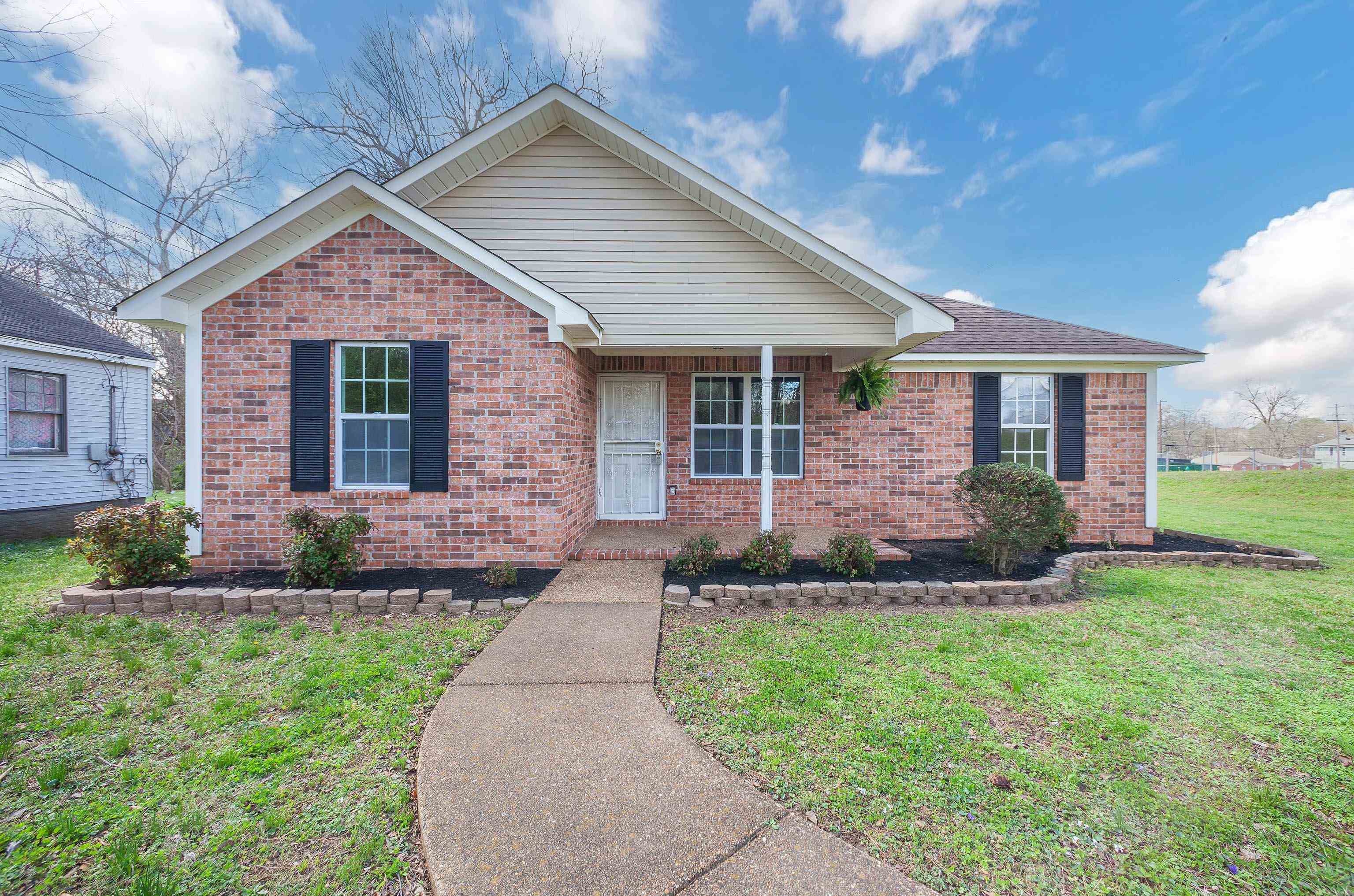 Property Photo:  125 Theus St  TN 38301 