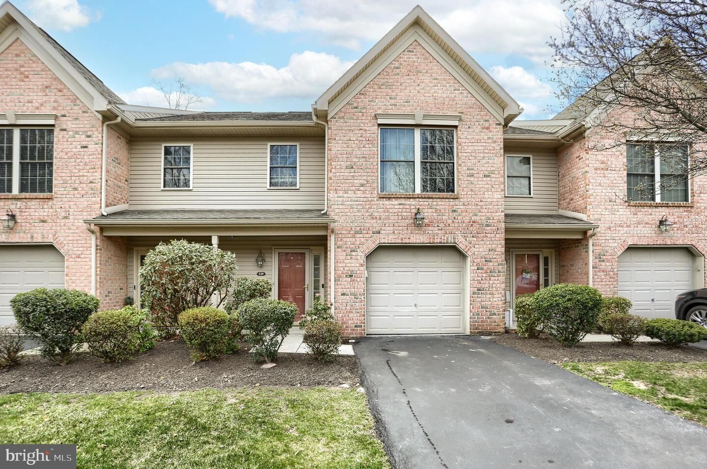 Property Photo:  539 Pond View Court  PA 17110 