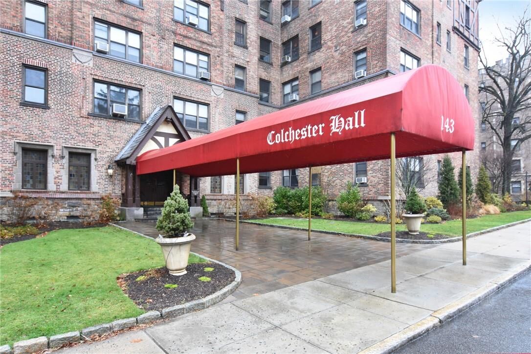 Property Photo:  143 Garth Road 4R  NY 10583 