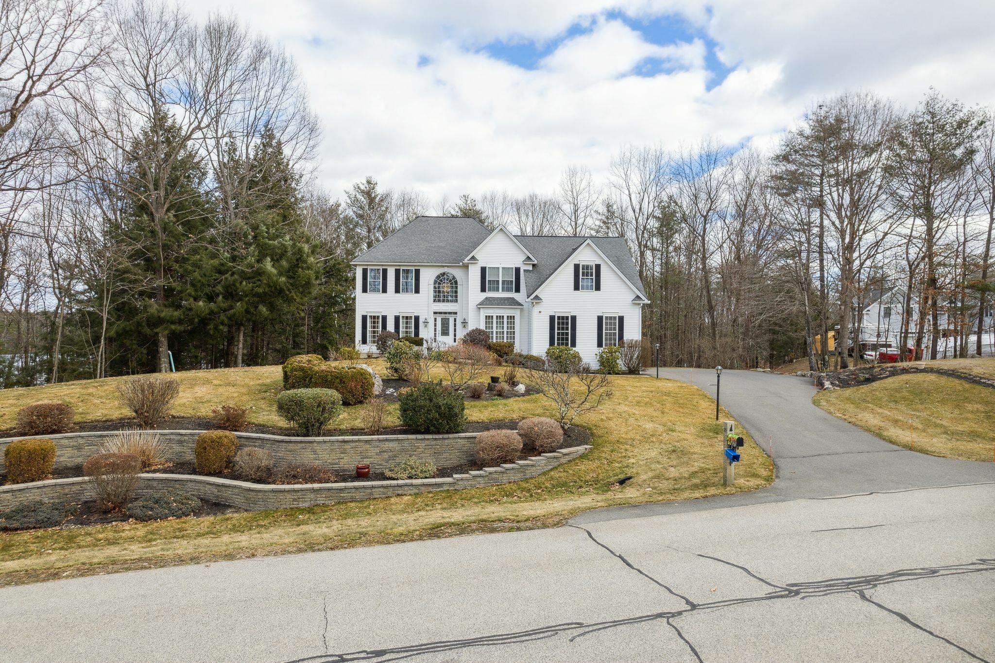 Property Photo:  15 Farrwood Drive  NH 03106 