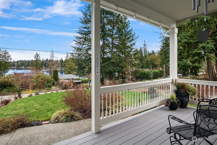 Property Photo:  10668 E Lake Joy Drive NE  WA 98014 