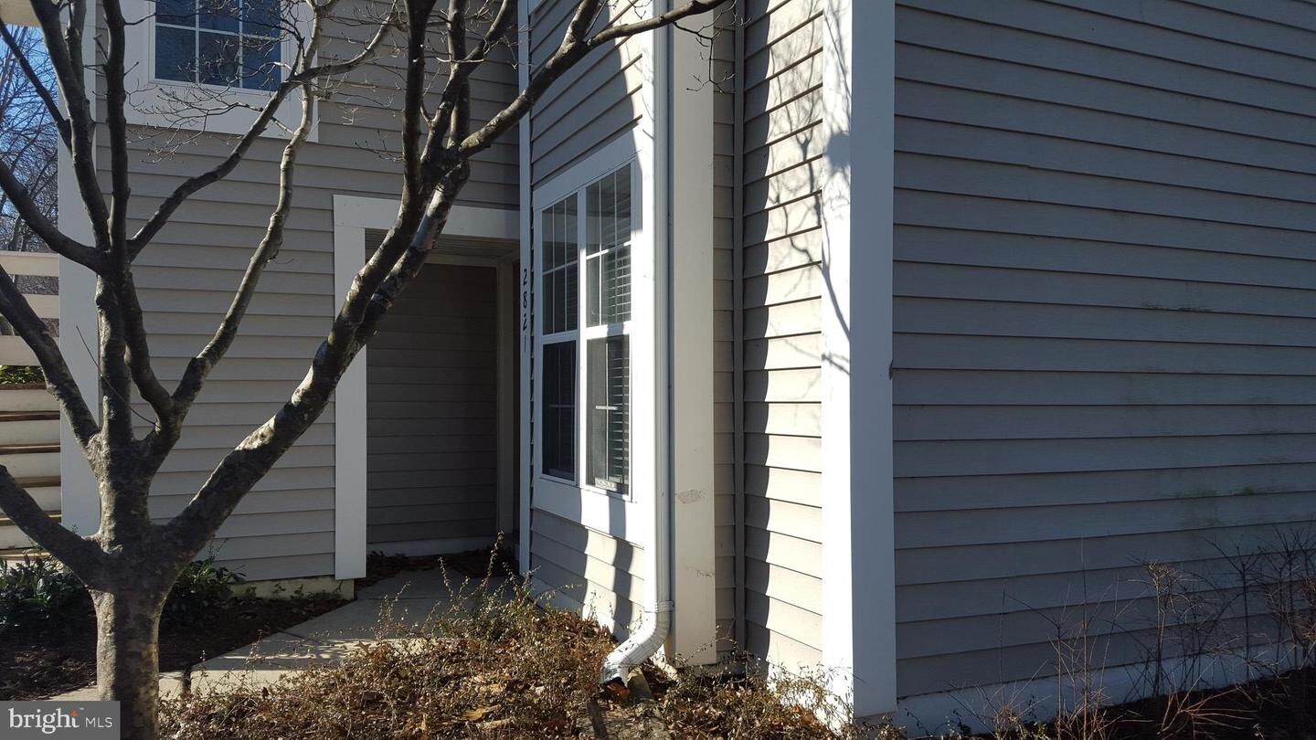 Property Photo:  2821 Yarling Court 2821  VA 22042 