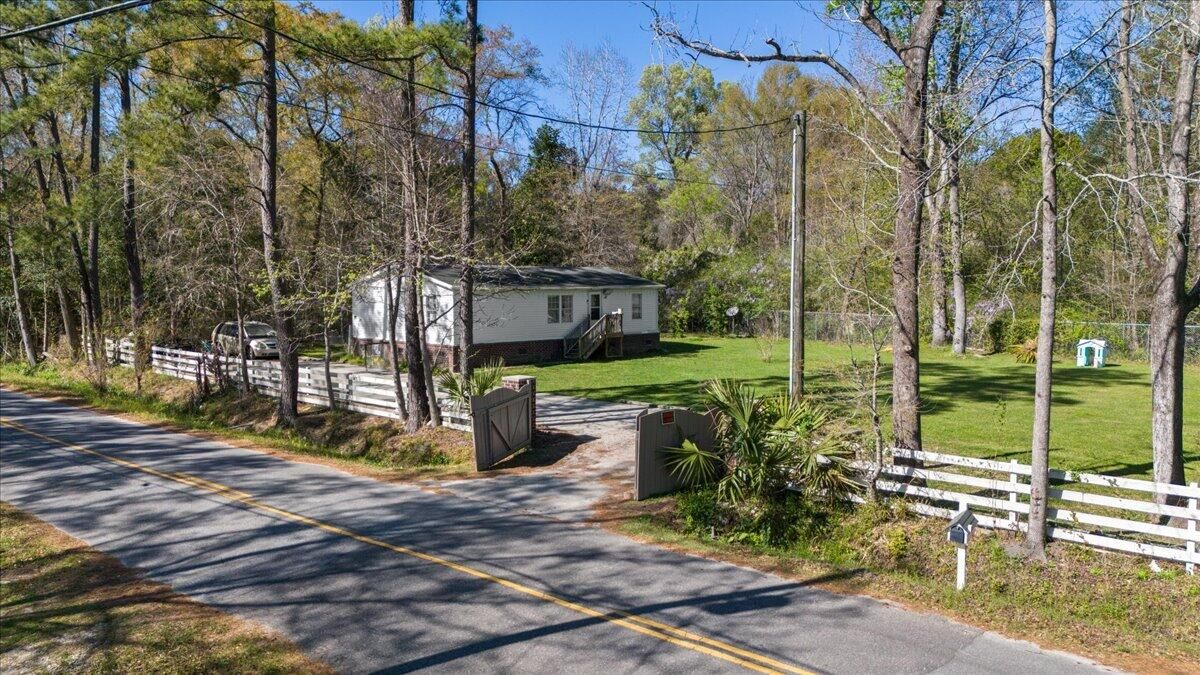 Property Photo:  784 E Randolph Street  SC 29485 