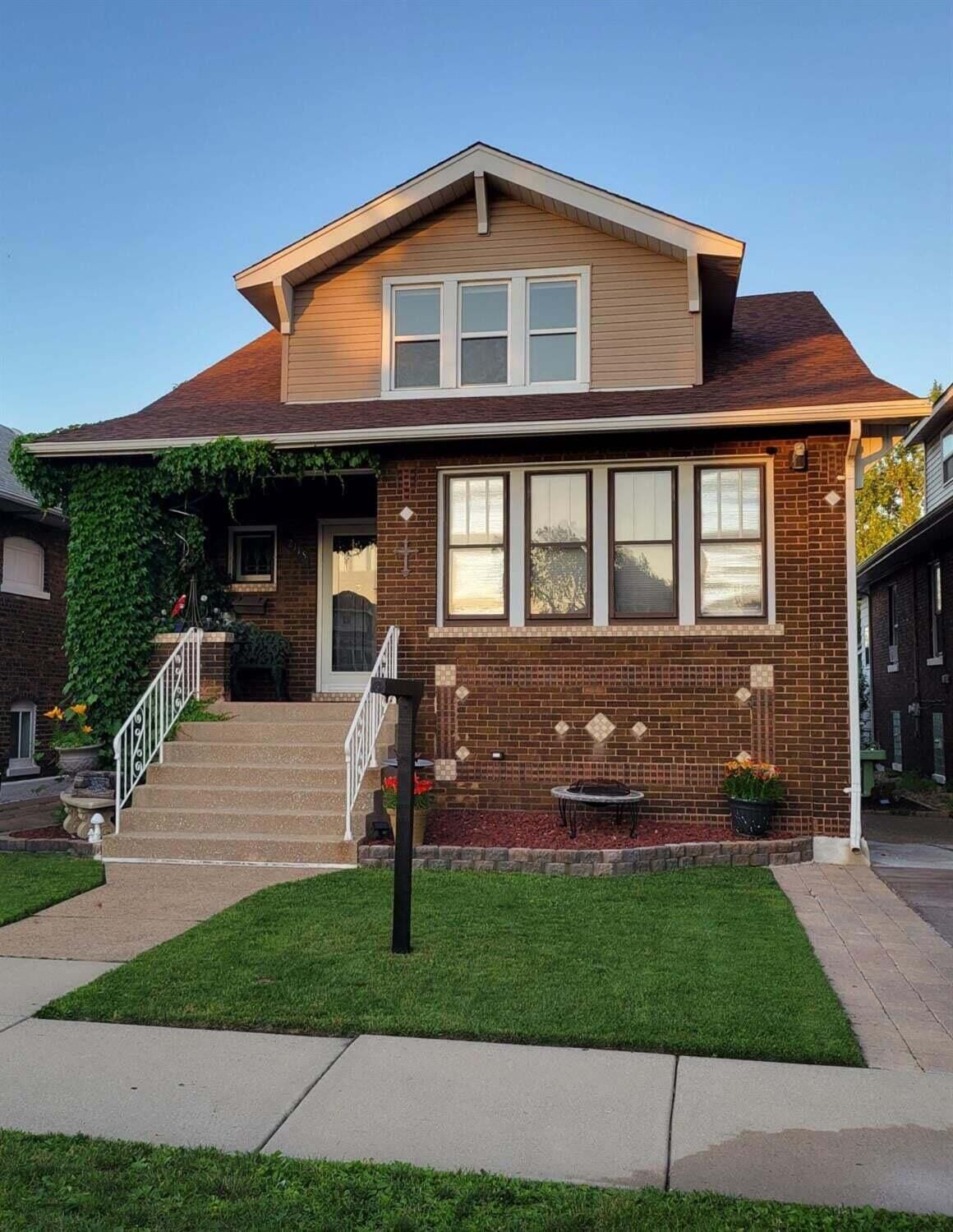 Property Photo: 2115 Lincoln Avenue IN 46394