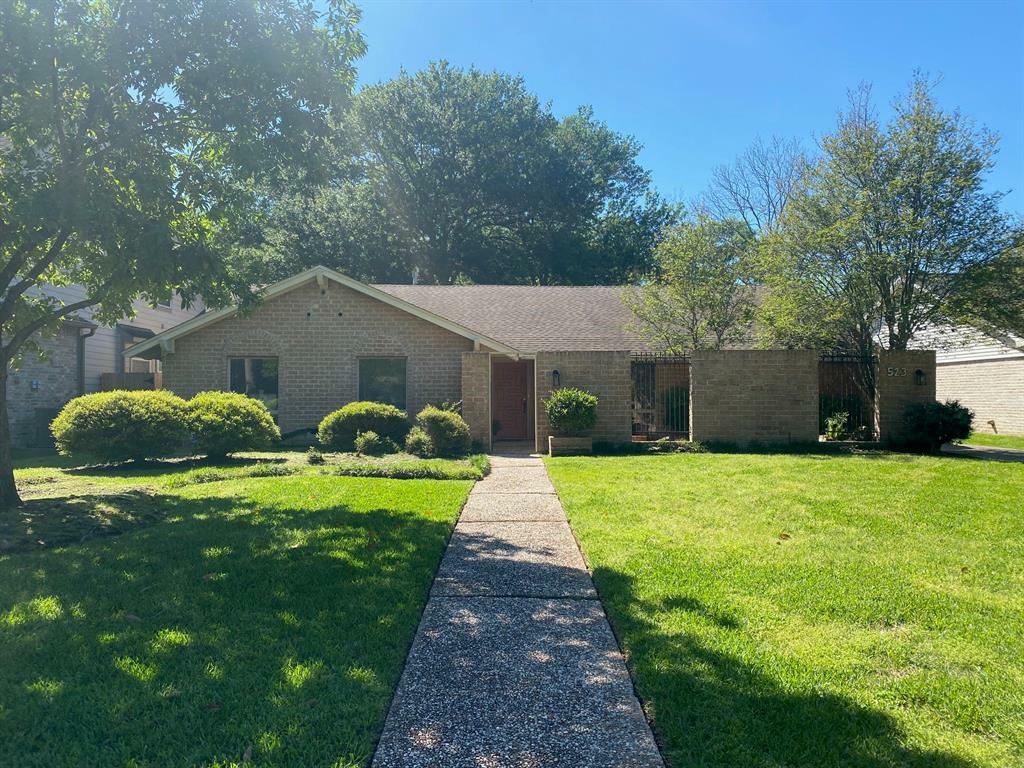 Property Photo:  523 Briar Path Drive  TX 77079 