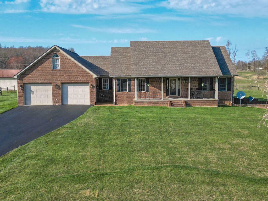 Property Photo:  204 Greenbriar Road  KY 40489 