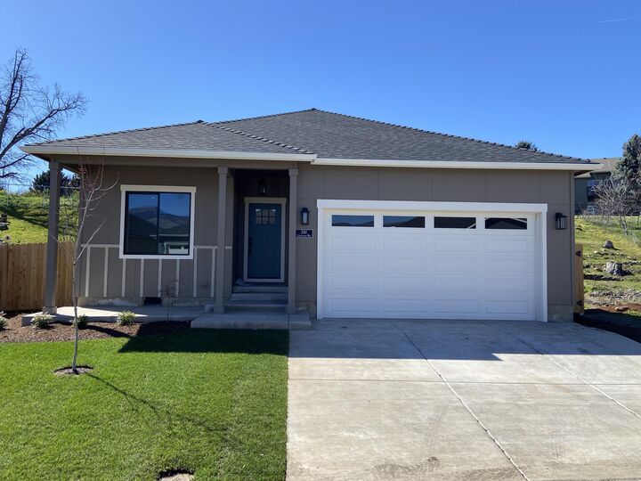 281 Christopher Way  Talent OR 97540 photo