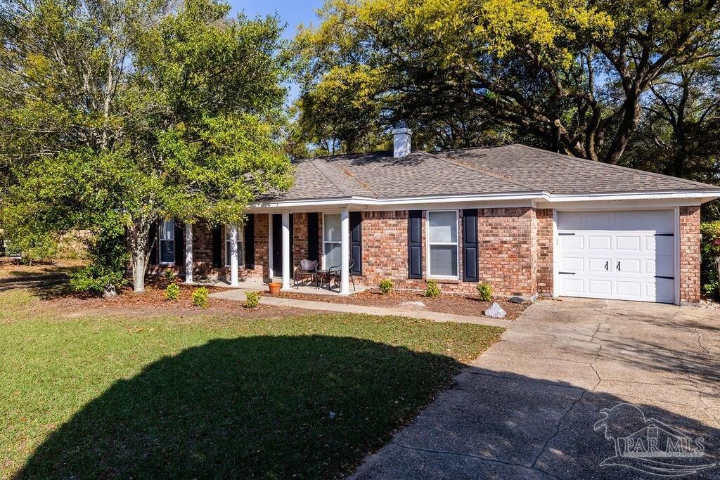Property Photo: 4312 Burtonwood Dr FL 32514