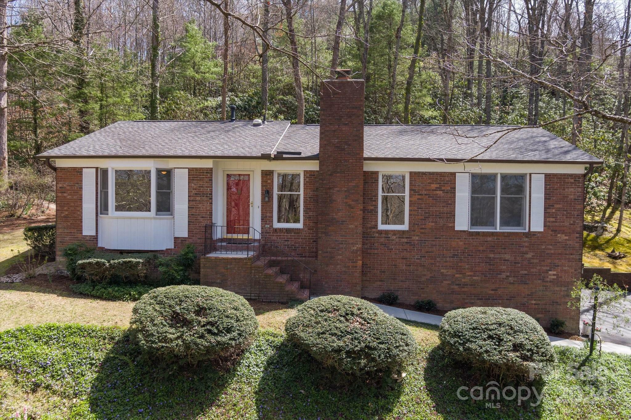 Property Photo:  505 Oakwilde Drive  NC 28791 