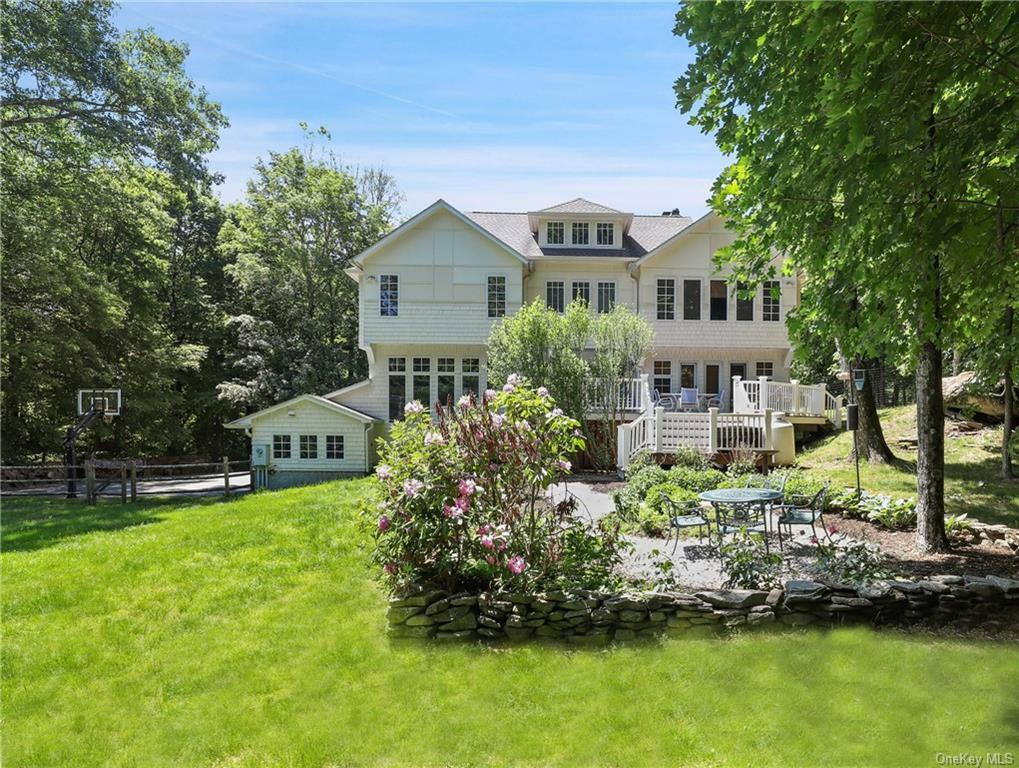 Property Photo:  8 Hopes Farm Lane  NY 10506 