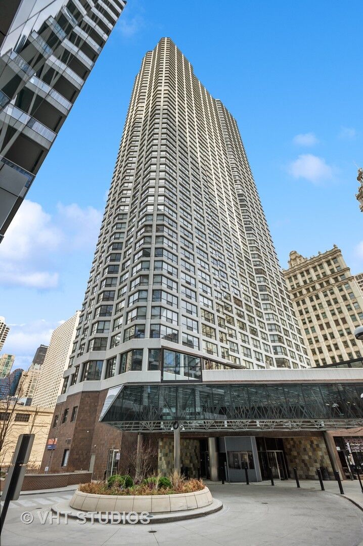405 N Wabash Avenue 4010  Chicago IL 60611 photo