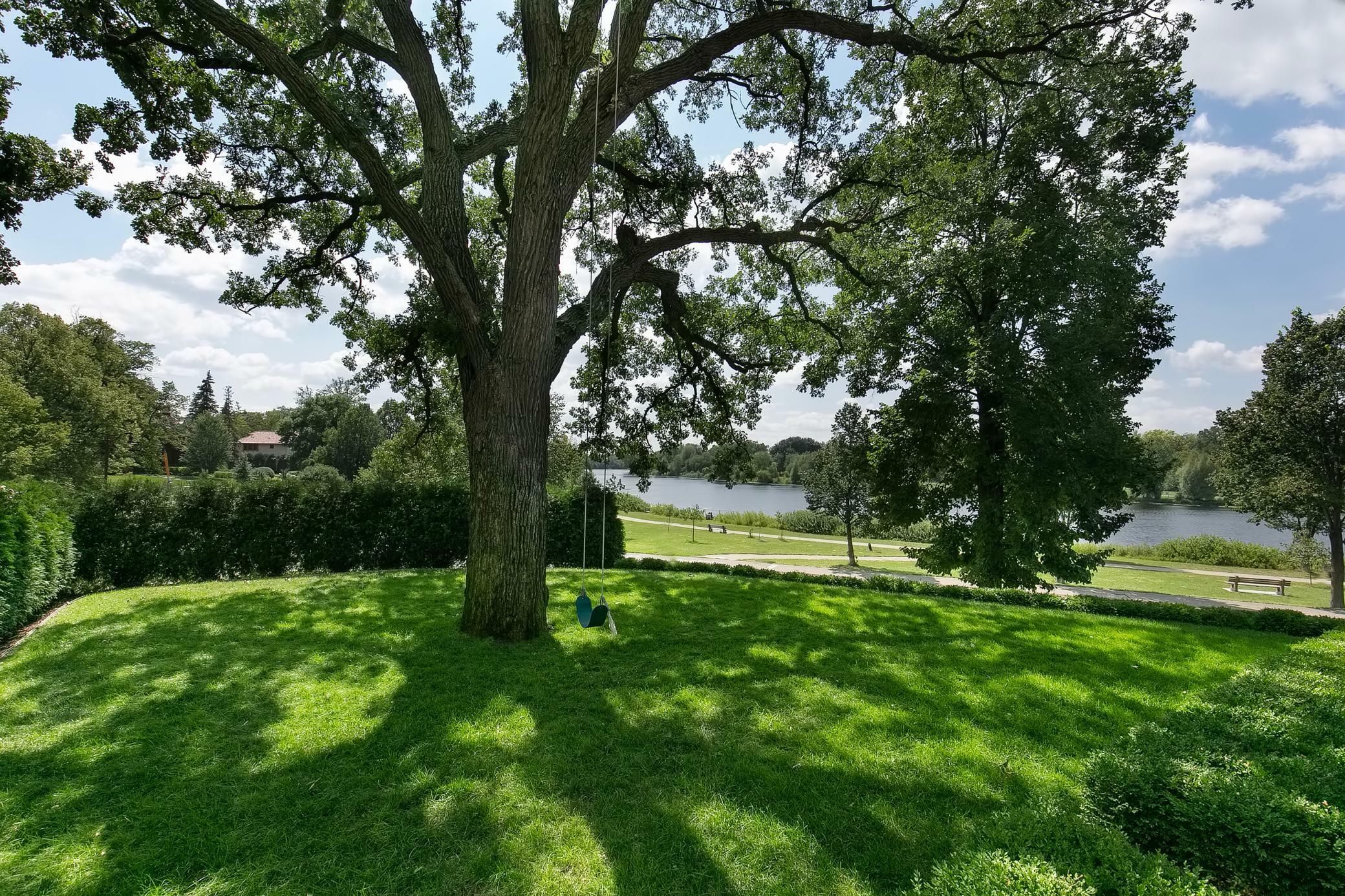 Property Photo:  2119 E Lake Of The Isles Parkway  MN 55405 